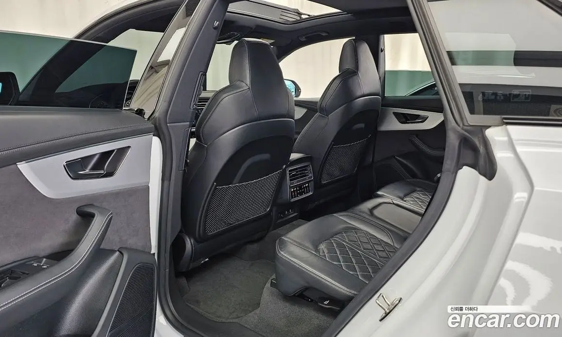 Audi Q8 2023 3.0 автомат (гидро), фото 16