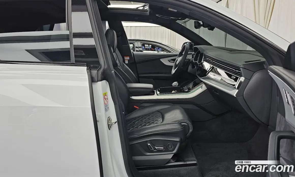 Audi Q8 2023 3.0 автомат (гидро), фото 17