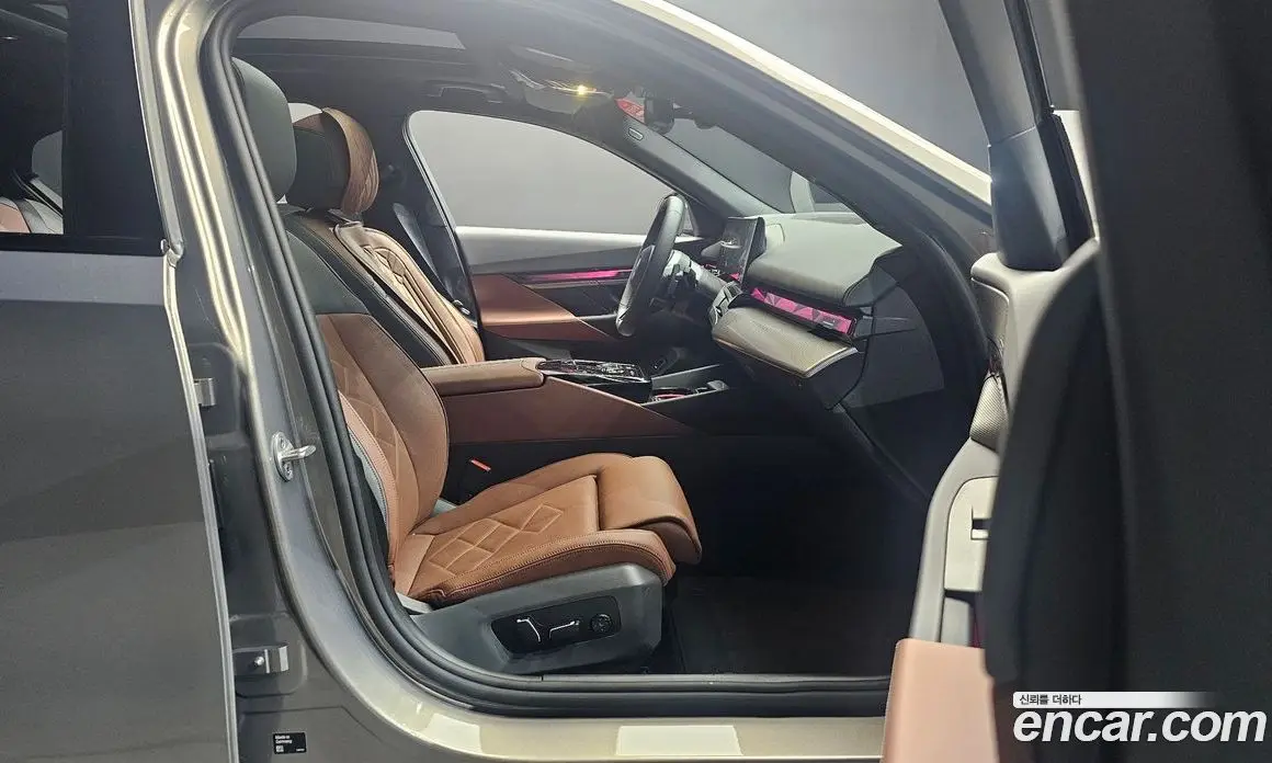 BMW 5 серия 2025 2.0 автомат (гидро), фото 16