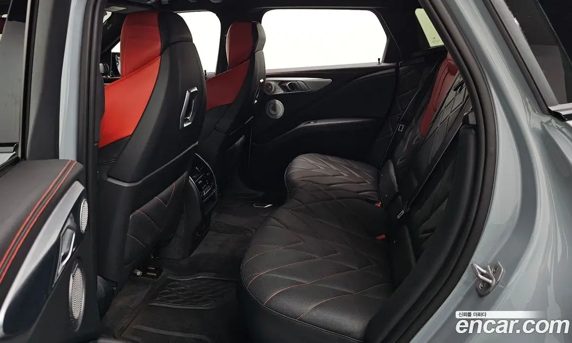 BMW XM 2024 4.4 автомат (гидро), фото 17
