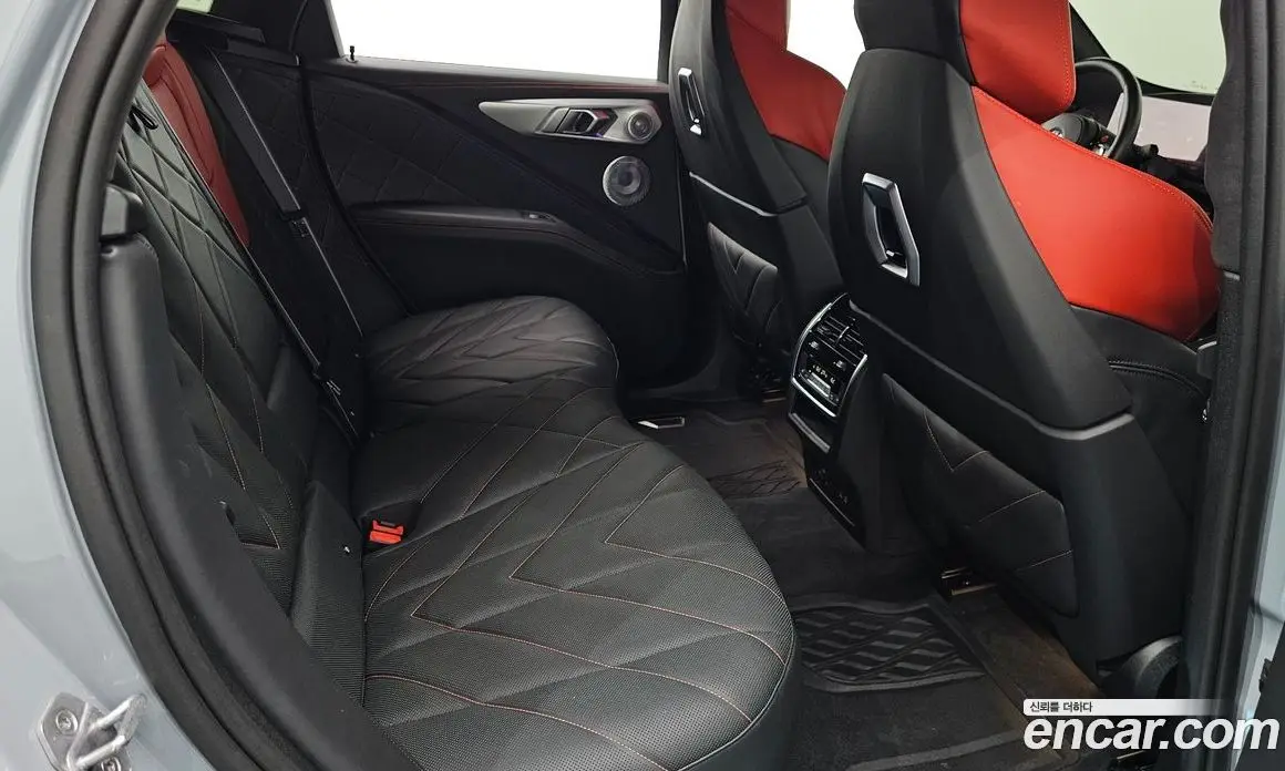 BMW XM 2024 4.4 автомат (гидро), фото 18
