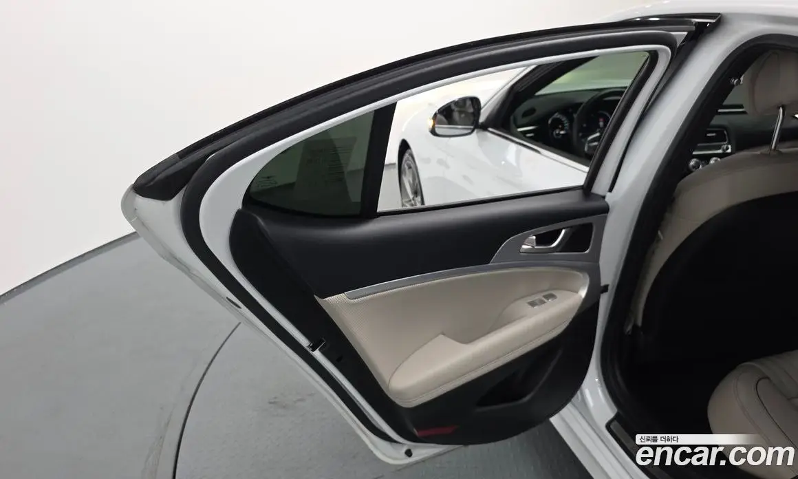 Genesis G70 2022 2.0 автомат (гидро), фото 15
