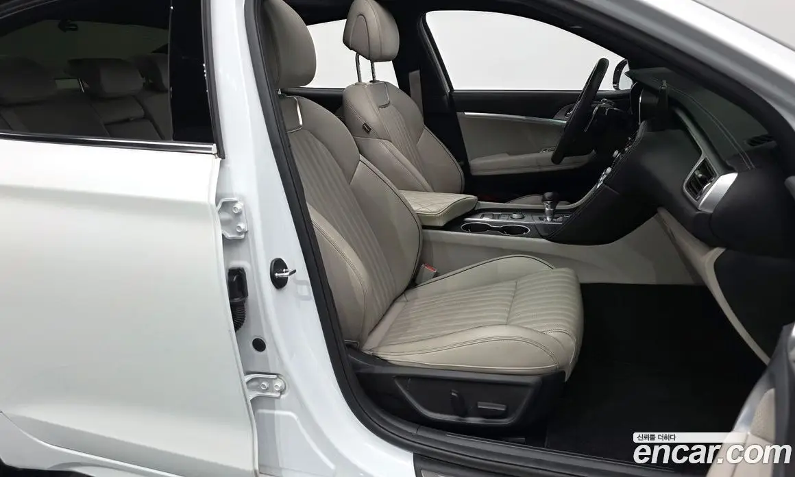 Genesis G70 2022 2.0 автомат (гидро), фото 17