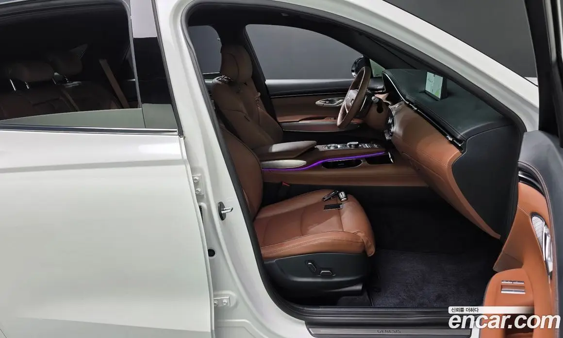 Genesis GV70 2022 2.5 автомат (гидро), фото 15 Genesis GV70 2022 2.5 автомат (гидро), фото 15