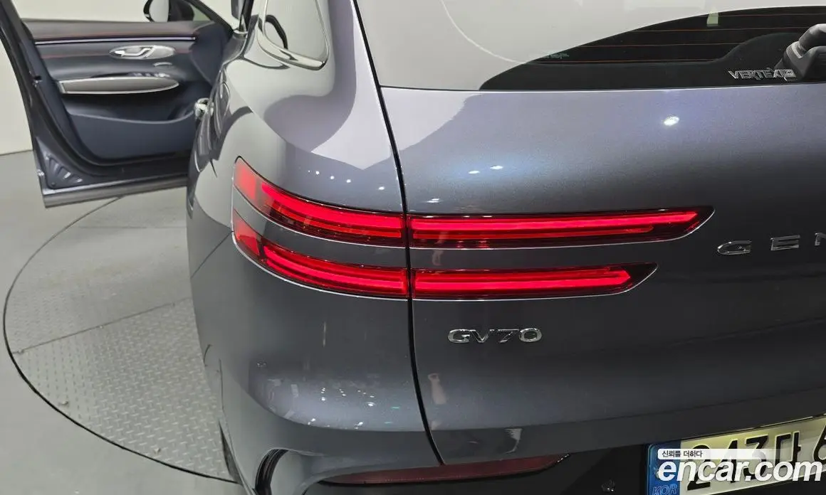 Genesis GV70 2024 2.5 автомат (гидро), фото 8 Genesis GV70 2024 2.5 автомат (гидро), фото 8
