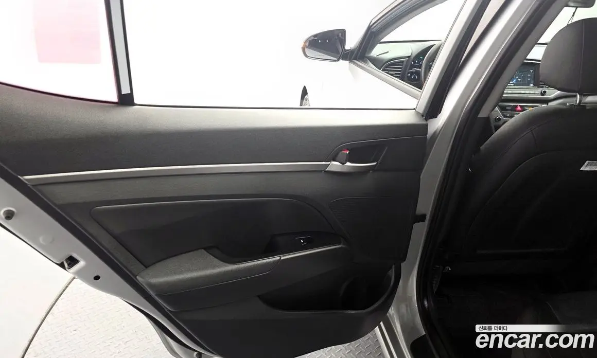 Hyundai Avante 2018 1.6 автомат (гидро), фото 15