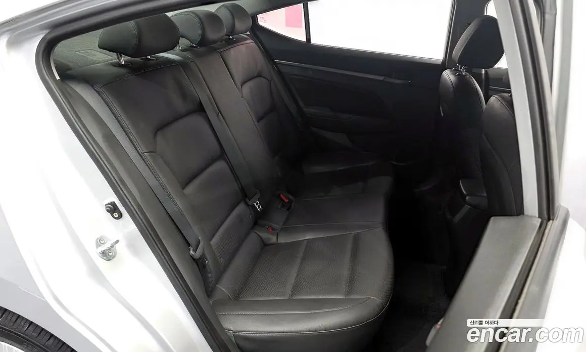 Hyundai Avante 2018 1.6 автомат (гидро), фото 17