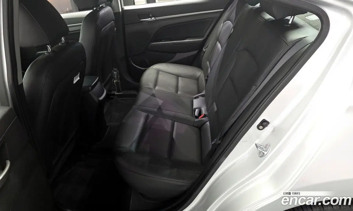 Hyundai Avante 2018 1.6 автомат (гидро), фото 18