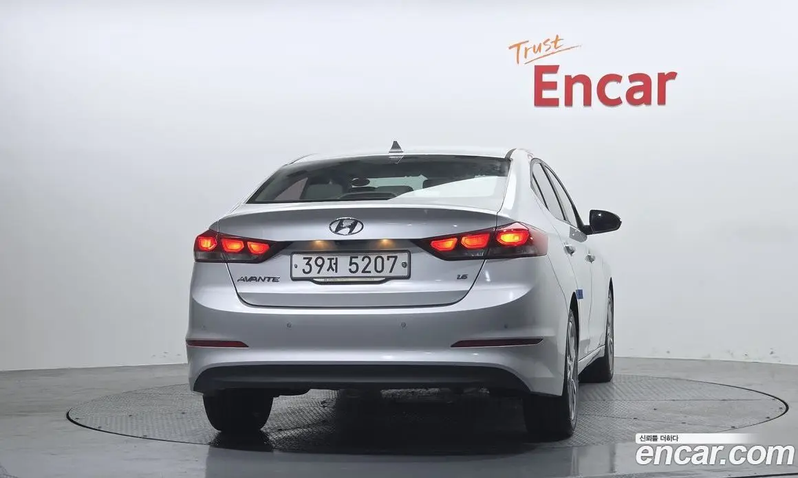 Hyundai Avante 2018 1.6 автомат (гидро), фото 4
