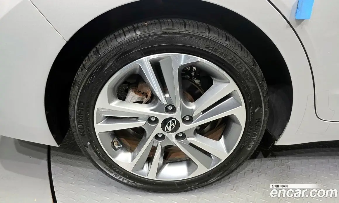 Hyundai Avante 2018 1.6 автомат (гидро), фото 5