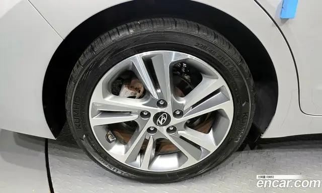 Hyundai Avante 2018 1.6 автомат (гидро), миниатюра 5