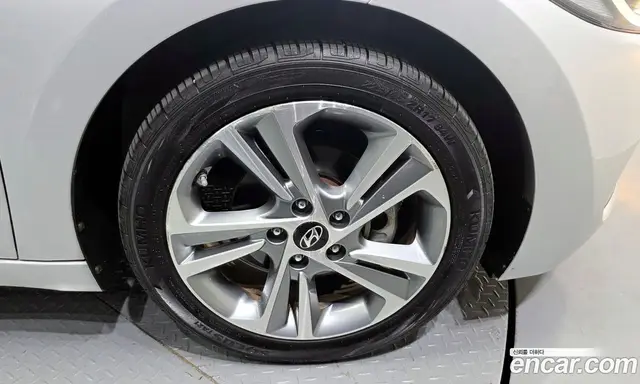 Hyundai Avante 2018 1.6 автомат (гидро), миниатюра 7