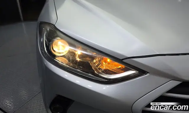 Hyundai Avante 2018 1.6 автомат (гидро), миниатюра 8