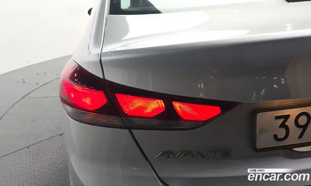 Hyundai Avante 2018 1.6 автомат (гидро), миниатюра 9