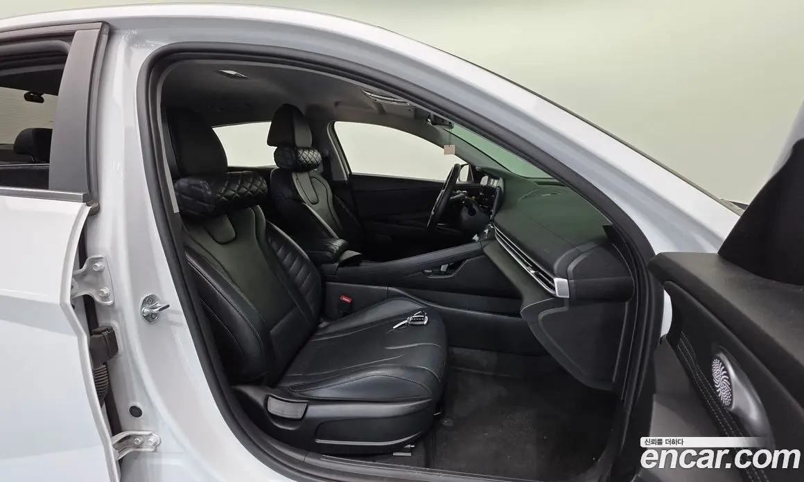 Hyundai Avante 2022 1.6 автомат (гидро), фото 13