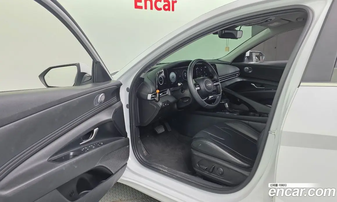 Hyundai Avante 2022 1.6 автомат (гидро), фото 17
