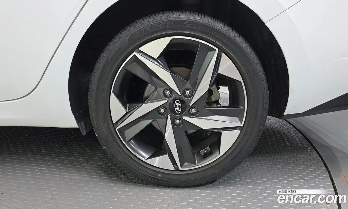 Hyundai Avante 2022 1.6 автомат (гидро), фото 7