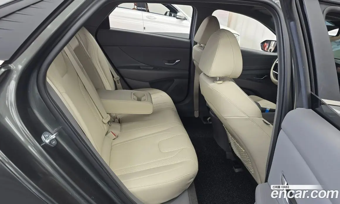 Hyundai Avante 2023 1.6 автомат (гидро), фото 11