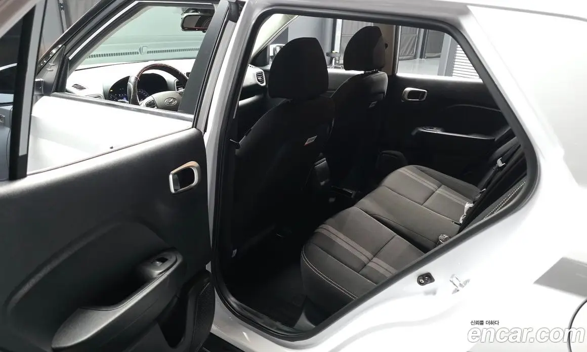 Hyundai Venue 2020 1.6 автомат (гидро), фото 16