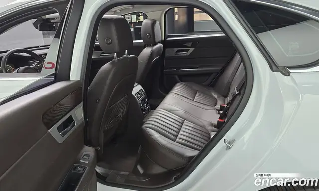 Jaguar XF 2017 2.0 автомат (гидро), миниатюра 11