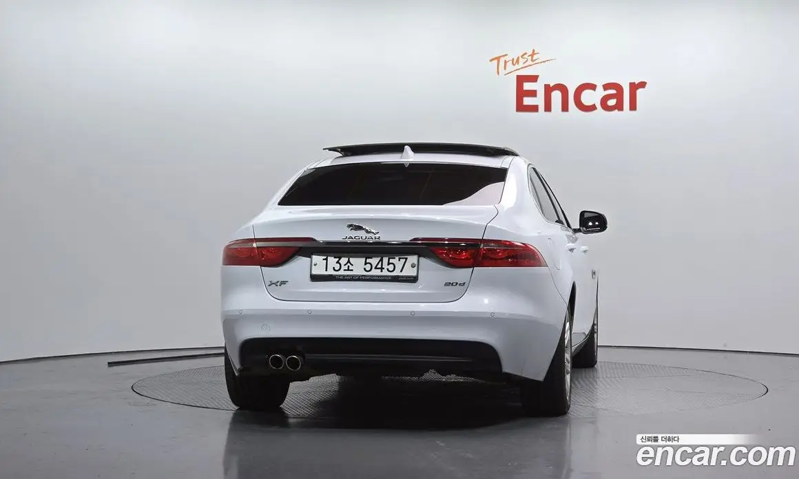 Jaguar XF 2017 2.0 автомат (гидро), фото 4