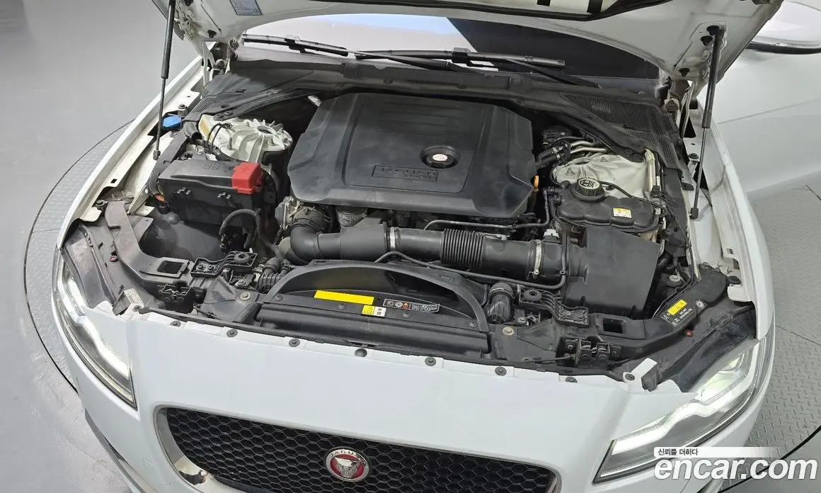 Jaguar XF 2017 2.0 автомат (гидро), фото 6
