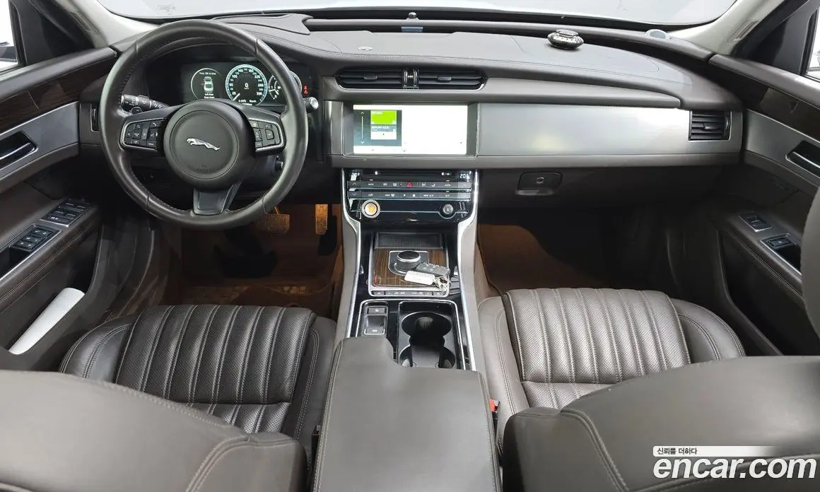 Jaguar XF 2017 2.0 автомат (гидро), фото 7