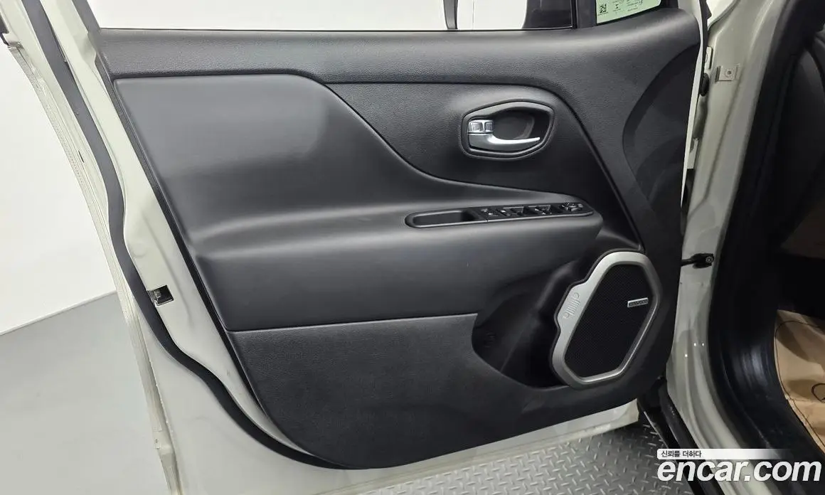 Jeep Renegade 2021 2.4 автомат (гидро), фото 14 Jeep Renegade 2021 2.4 автомат (гидро), фото 14