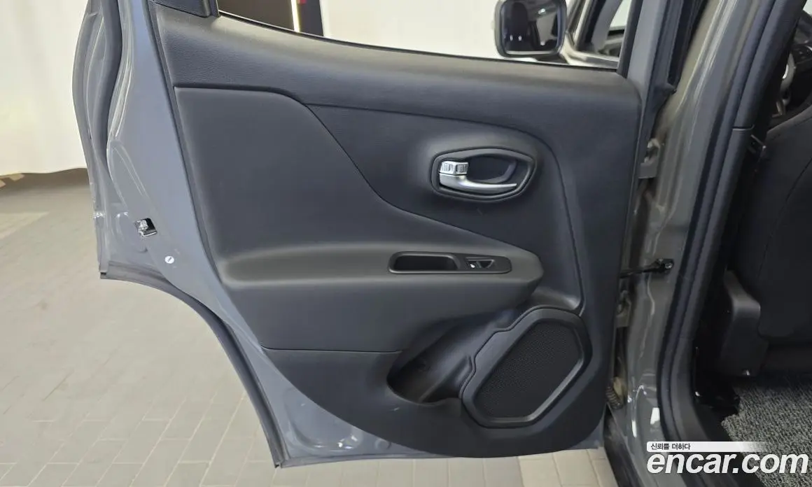 Jeep Renegade 2022 1.3 автомат (гидро), фото 15 Jeep Renegade 2022 1.3 автомат (гидро), фото 15