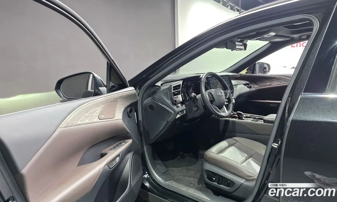 Lexus RX 2024 2.5 автомат (гидро), фото 13