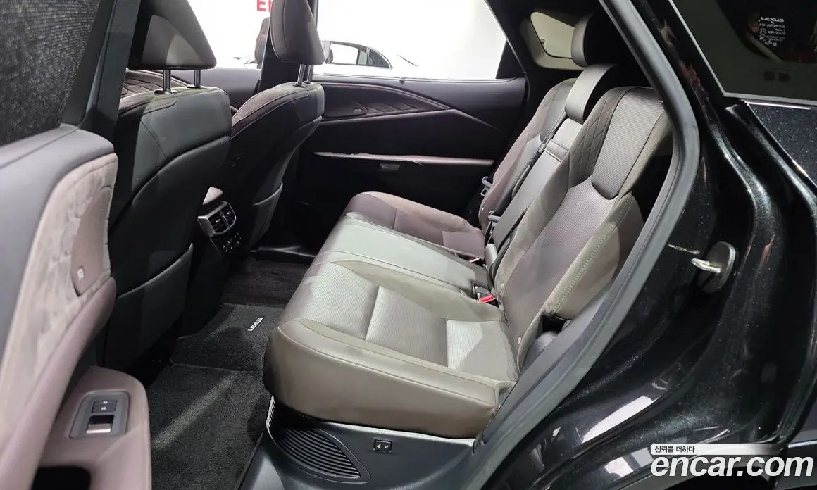 Lexus RX 2024 2.5 автомат (гидро), фото 17