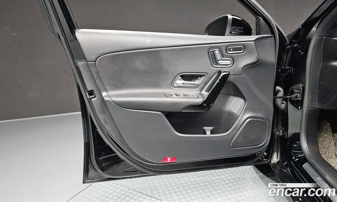 Mercedes-Benz A-Class 2019 2.0 автомат (гидро), фото 14 Mercedes-Benz A-Class 2019 2.0 автомат (гидро), фото 14