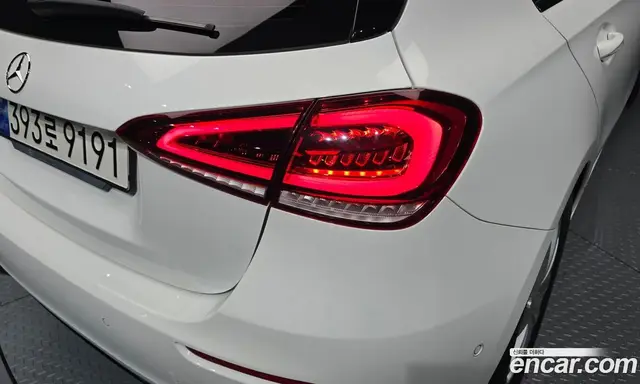 Mercedes-Benz A-Class 2020 2.0 автомат (гидро), миниатюра 9