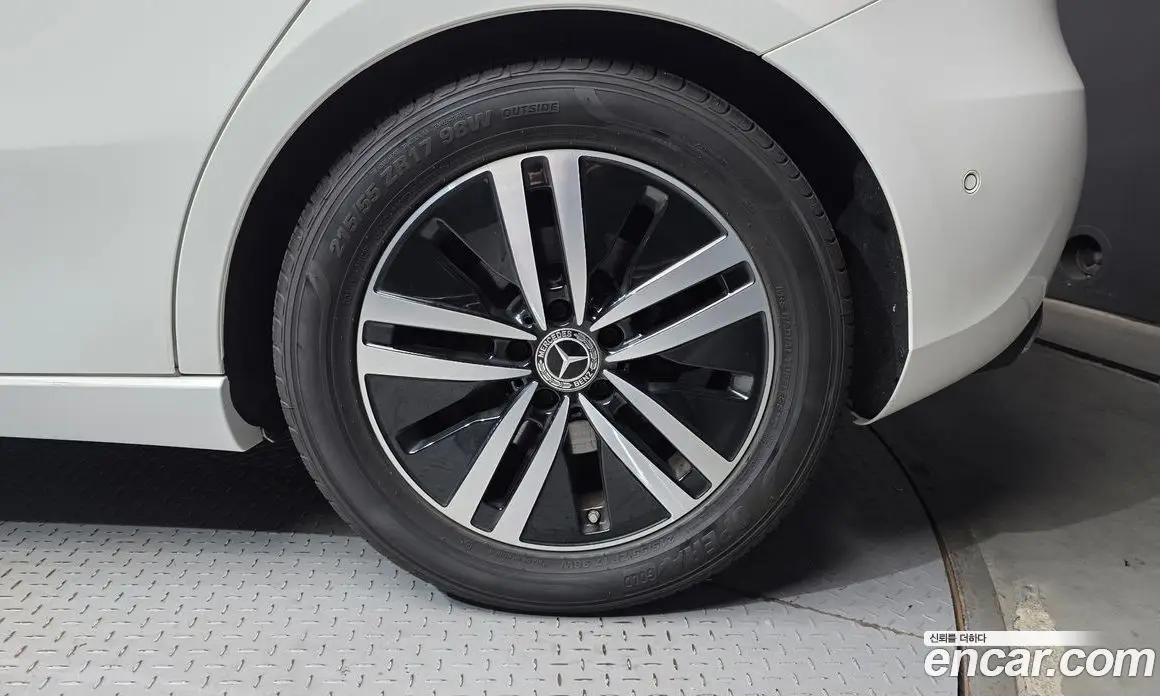 Mercedes-Benz A-Class 2022 2.0 автомат (гидро), фото 7 Mercedes-Benz A-Class 2022 2.0 автомат (гидро), фото 7