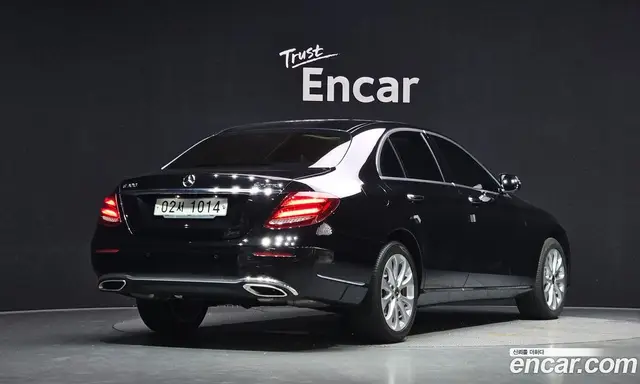 Mercedes-Benz E-Class 2018 2.0 автомат (гидро), миниатюра 2