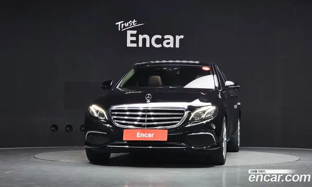 Mercedes-Benz E-Class 2018 2.0 автомат (гидро), миниатюра 3