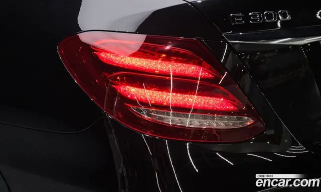 Mercedes-Benz E-Class 2018 2.0 автомат (гидро), миниатюра 9