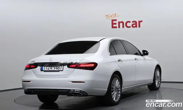 Mercedes-Benz E-Class 2022 2.0 автомат (гидро), миниатюра 2
