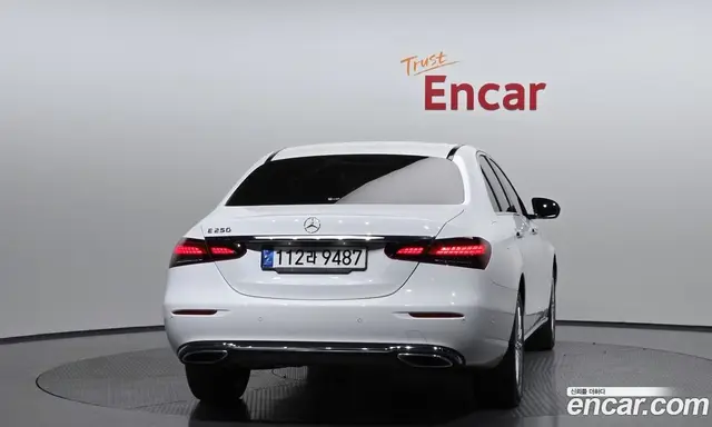 Mercedes-Benz E-Class 2022 2.0 автомат (гидро), миниатюра 4