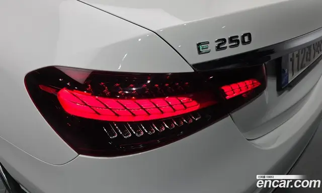 Mercedes-Benz E-Class 2022 2.0 автомат (гидро), миниатюра 9