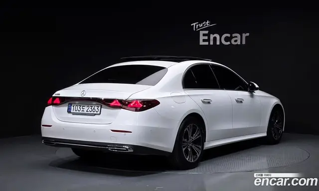 Mercedes-Benz E-Class 2024 2.0 автомат (гидро), миниатюра 2