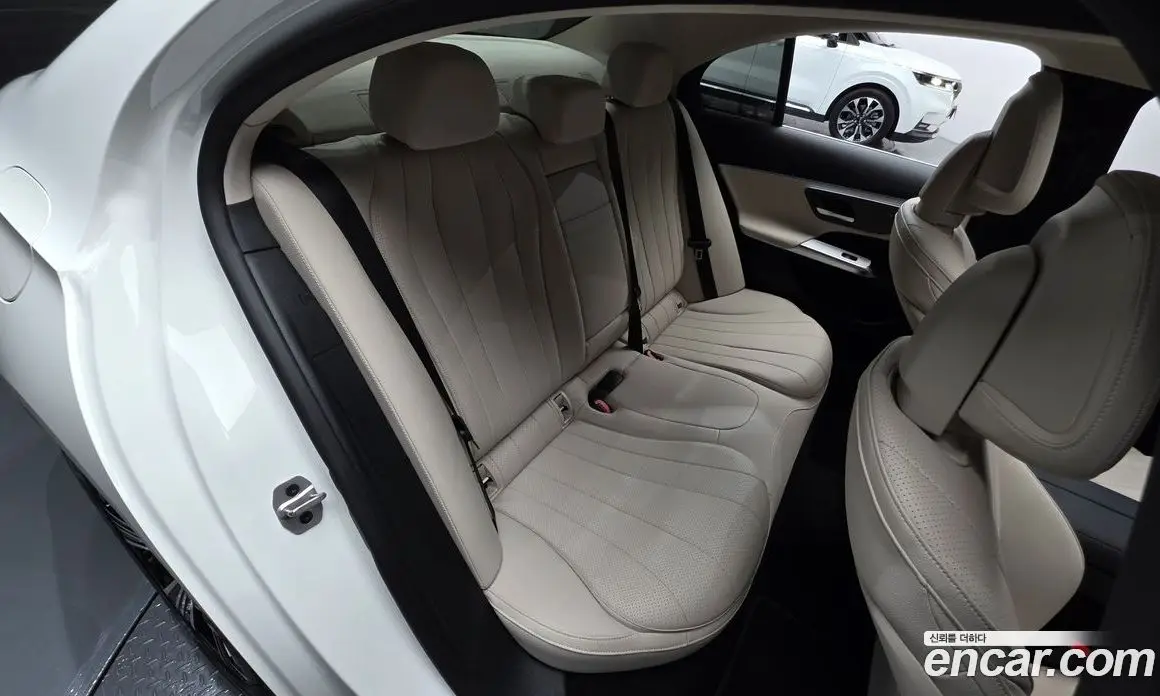 Mercedes-Benz E-Class 2024 2.0 автомат (гидро), фото 16