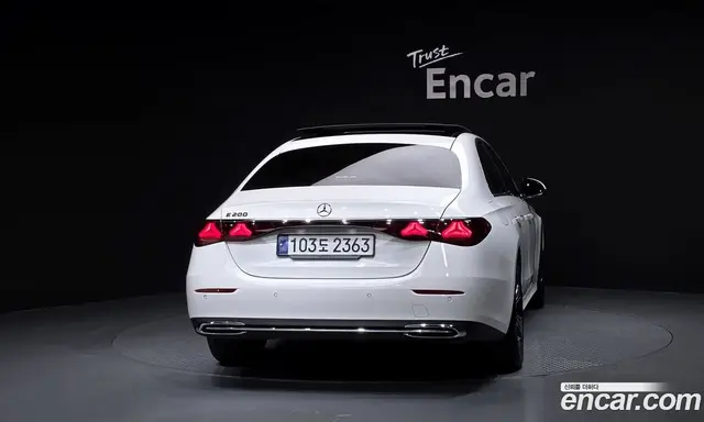 Mercedes-Benz E-Class 2024 2.0 автомат (гидро), миниатюра 4