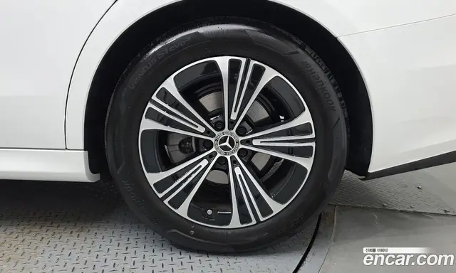 Mercedes-Benz E-Class 2025 2.0 автомат (гидро), миниатюра 7