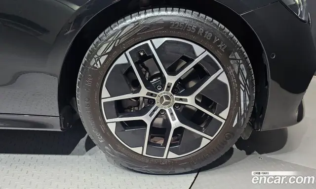 Mercedes-Benz E-Class 2025 2.0 автомат (гидро), миниатюра 7