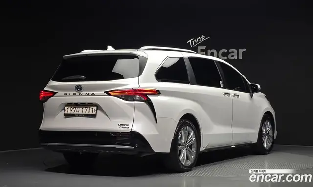 Toyota Sienna 2022 2.5 автомат (гидро), миниатюра 2