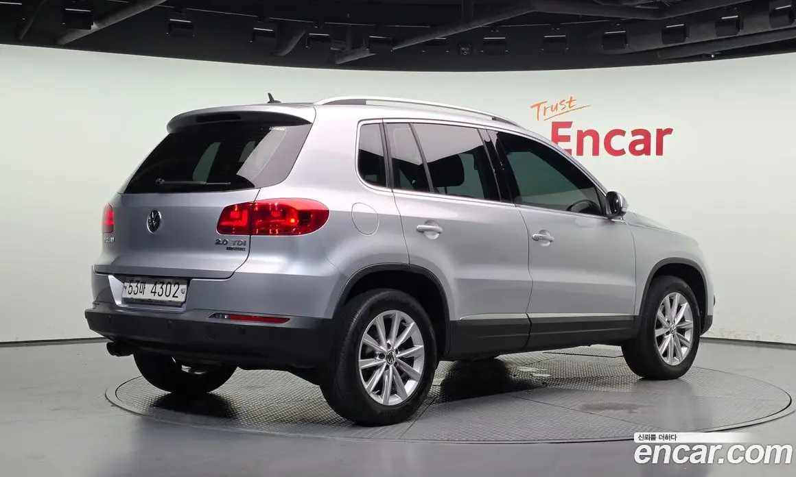 Volkswagen Tiguan 2015 2.0 автомат (гидро), фото 2 Volkswagen Tiguan 2015 2.0 автомат (гидро), фото 2