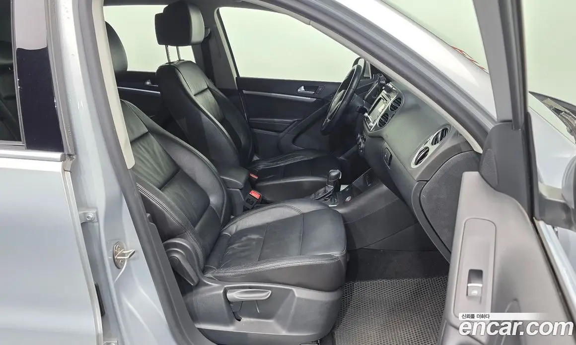 Volkswagen Tiguan 2015 2.0 автомат (гидро), фото 12 Volkswagen Tiguan 2015 2.0 автомат (гидро), фото 12