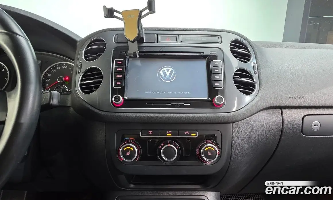 Volkswagen Tiguan 2015 2.0 автомат (гидро), фото 14 Volkswagen Tiguan 2015 2.0 автомат (гидро), фото 14