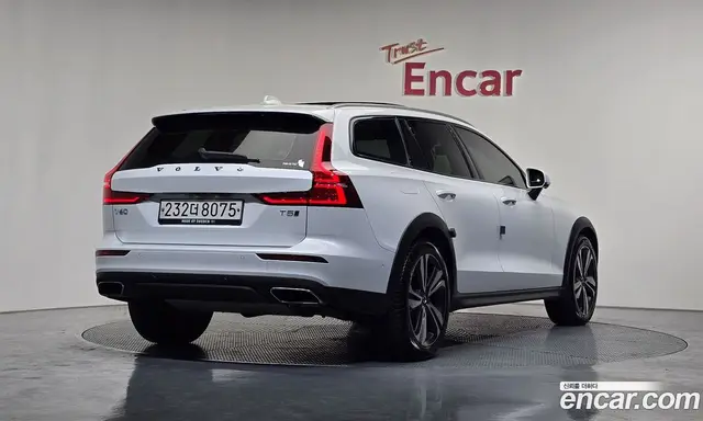 Volvo V60 2019 2.0 автомат (гидро), миниатюра 2 Volvo V60 2019 2.0 автомат (гидро), миниатюра 2